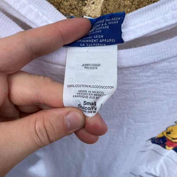Vintage 1998 Winnie the Pooh Graphic T Shirt Small - Picture 7 of 8